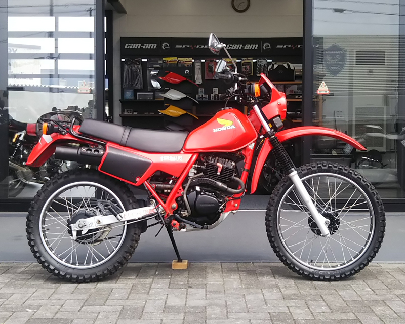 稀少中古車入荷しました スズキ Gsx250s カタナ ホンダ Xl125r 仕事も遊びも全力で