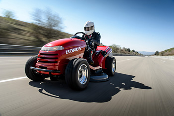 Honda製乗用芝刈機「HF2620」