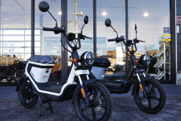1月10日(日)　・・・　中古車 アプリリア RX125 ( グラフィック変更後 ) 入荷しました。