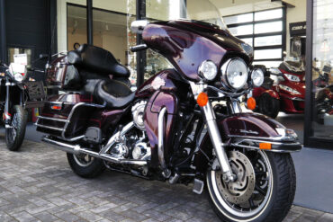 2月13日(土)　・・・　中古車 ハーレーダビッドソン XL883R 入荷しました。