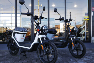 2月13日(土)　・・・　中古車 ハーレーダビッドソン XL883R 入荷しました。