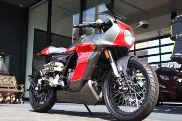4月26日(月)　・・・　新車 スーパーカブ50 即納車 展示中です。